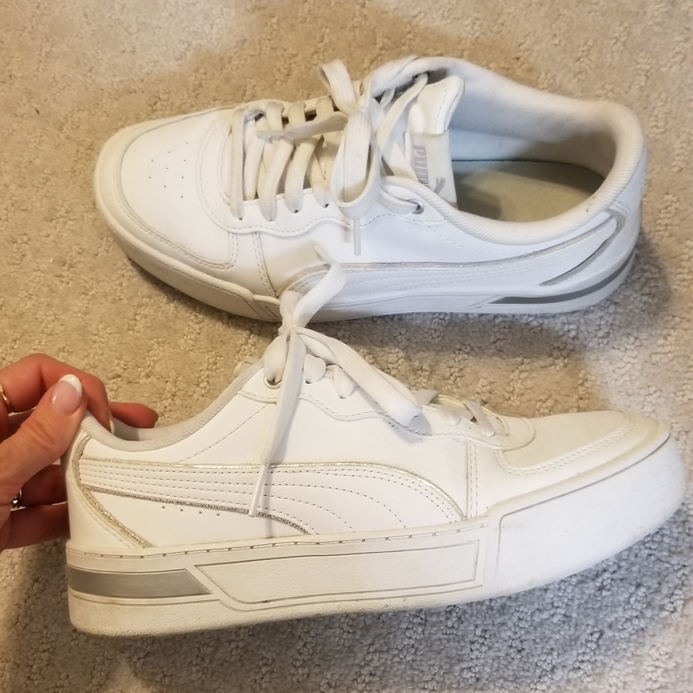 Womens size 7.5 white silver puma sneakers